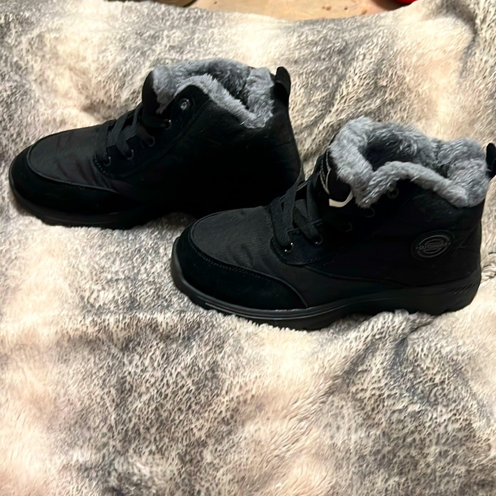 Outdoor warm winter boots. Lined. NWOT. Sz 7 (39).